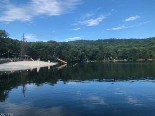 5 Flat Bush Rd, Wantage NJ  07461-4457 exterior