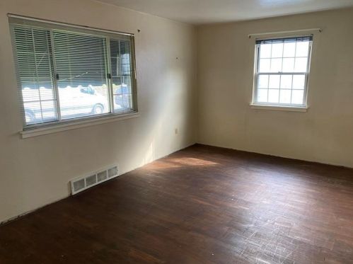 311 Sloan Ave, Jeannette, PA 15644-1677