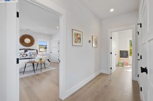 5926 Dover St, Oakland CA  94609-1426 exterior