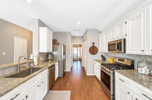 4902 Lk Catherine Ct, Richmond TX 77407-7990 exterior