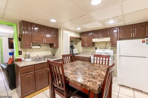 224 Chestnut St, Newark NJ 07105-1576 exterior