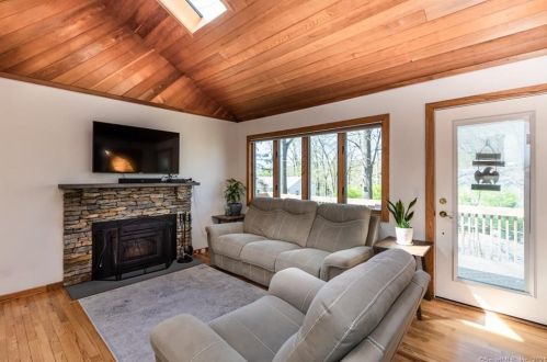 27 Madeline Dr, Ridgefield, CT 06877-2232