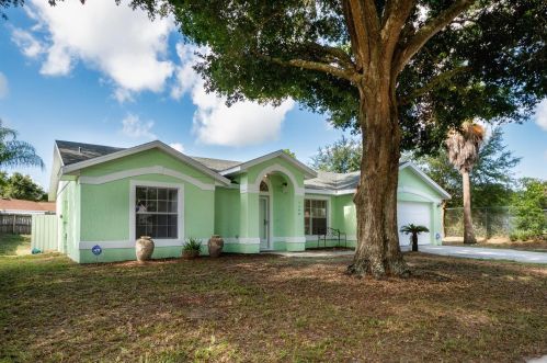 1146 Maybrook St, Apopka, FL 32703-3626
