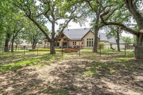165 Oakwood Creek Ln, Weatherford, TX 76088-7244