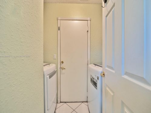 348 107th Ave, Hollywood FL  33026-4068 exterior