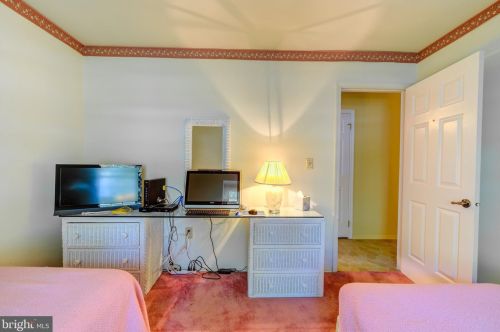 12 Meadowwood Ct, Columbus NJ  08022-1026 exterior