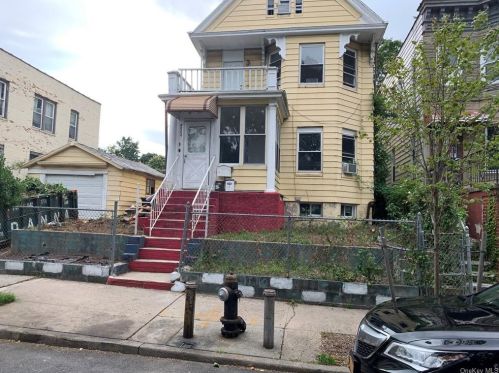 4023 Gunther Ave, Bronx, NY 10466-2230