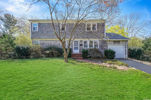 7 Mapleview Pl, San Remo, NY 11754-4311