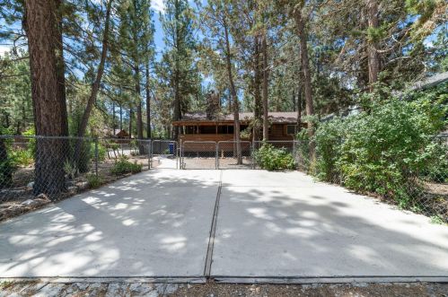 340 Angeles Blvd, Big Bear City, CA 92314-9577