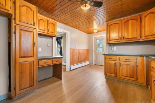 15 Kinney Ave, Norwich CT  06360-6209 exterior