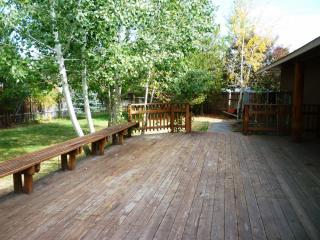 2370 Edgewater Dr, Bend OR  97701-8284 exterior
