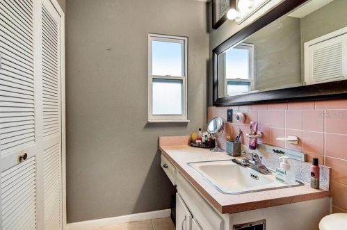 4046 Floramar Ter, New Port Richey FL 34652-3167 exterior