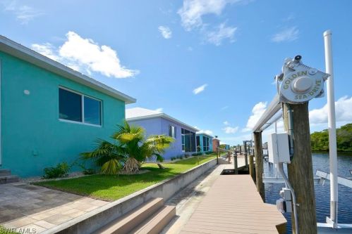 3011 Trawler Ln, Saint James City FL  33956-0023 exterior