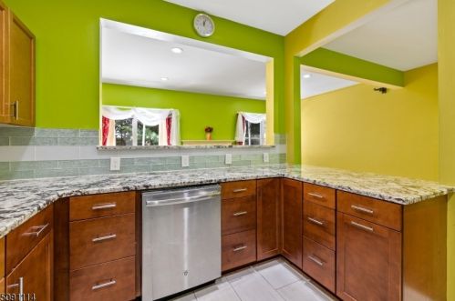 22 Autumn Ridge Rd, Greystone Park NJ  07950-1194 exterior