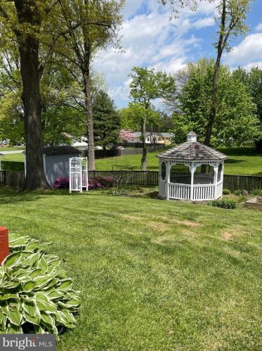 303 Orchard Cir, Hamilton VA  20158-9700 exterior