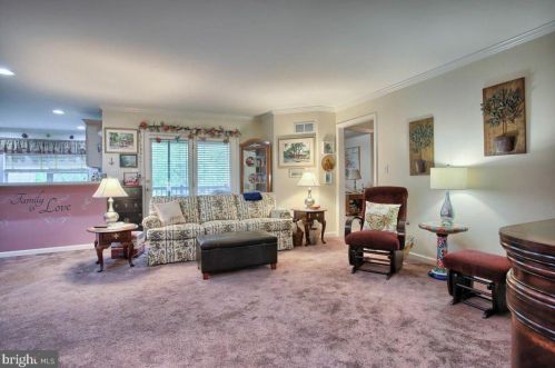 135 Lee Ann Ct, West Enola, PA 17025-1940