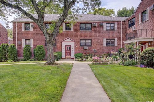 8623 Shore Pkwy, Jamaica, NY 11414-2412