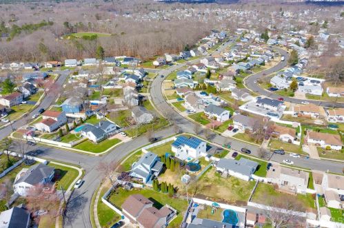 105 Madison Ave, Old Bridge NJ  08857-1339 exterior