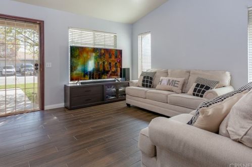 45533 Barrymore Ave, Lancaster, CA 93534-1391