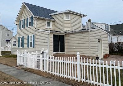 325 15th Ave, Belmar NJ  07719-2523 exterior