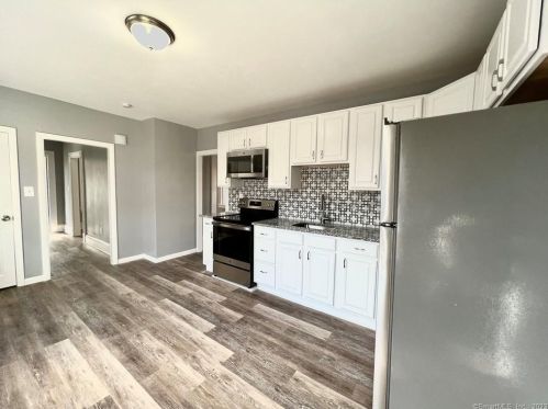 22 Viets St, United States Coast Guard Ac CT  06320-3324 exterior