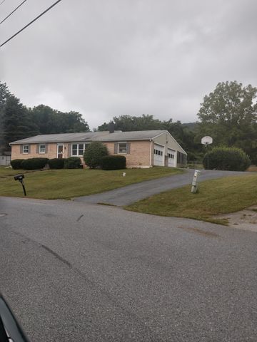 112 Saint George Dr, Siddonsburg PA  17019-9449 exterior