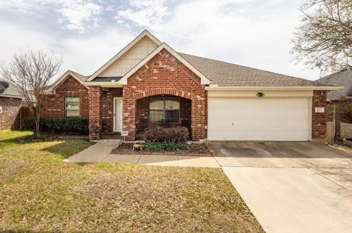 617 Bent Oak Dr, Fort Worth, TX 76131-4231
