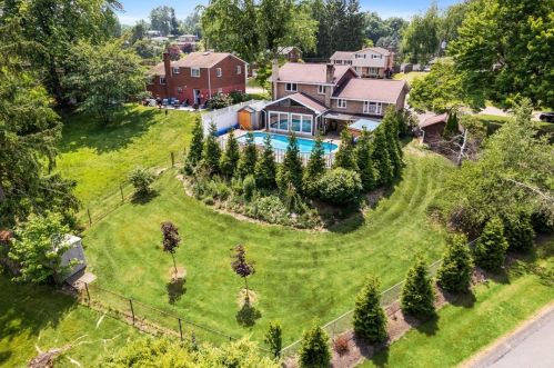 101 Crosstree Rd, Moon Twp, PA 15108-2607