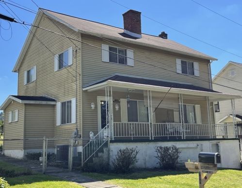 718 Coal St, Adah, PA 15410-1170