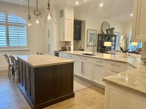 121 Palm Bay Ter, West Palm Beach, FL 33418-5721