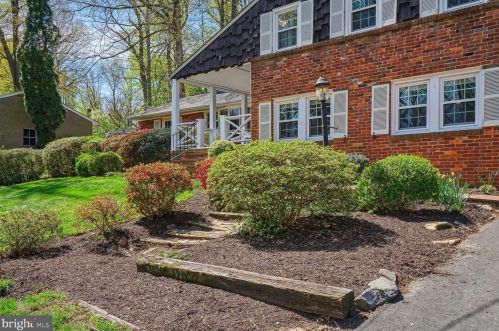 6306 Waterway Dr, Falls Church, VA 22044-1316