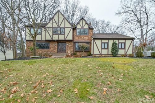 9 Van Wickle Rd, East Brunswick, NJ 08816-4025