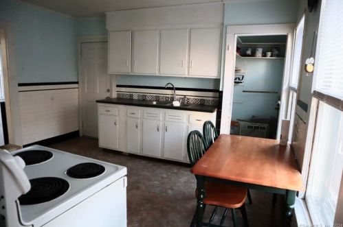 49 Franklin St, Ansonia CT  06401-1240 exterior