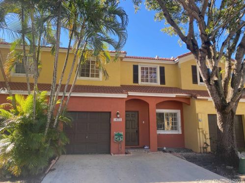 10323 20th St, Hollywood, FL 33025-1781