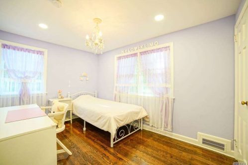 25 Ascot Rdg, Great Neck NY  11021-2900 exterior