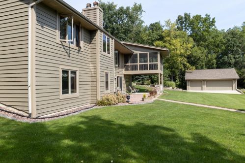 17555 Steven Dr, Waukesha, WI 53146-4650