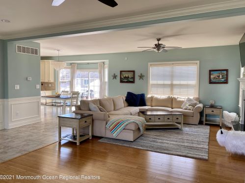 905 Elwood St, Lacey NJ  08731-1124 exterior