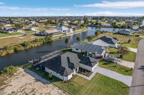 2227 2 Ter, Cape Coral FL  33990-1024 exterior