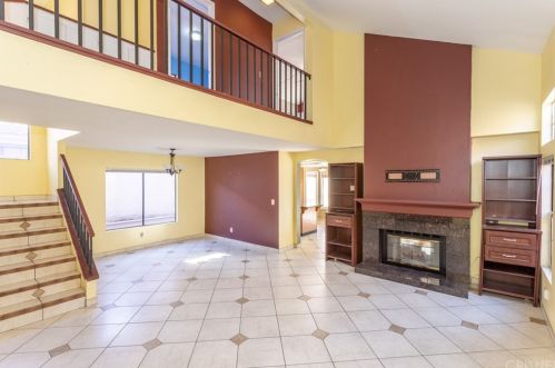 29230 Gary Dr, Santa Clarita, CA 91387-4431