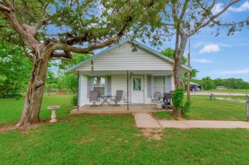 1794 Rock Hill Rd, Aubrey, TX 76227-8438