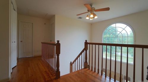 8 Menayas Ct, Washingtonville NY  10992-2032 exterior