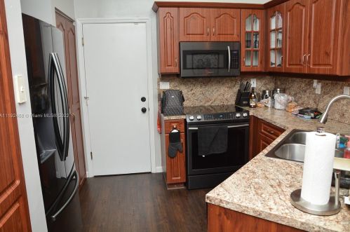 1990 103rd Ter, Hollywood FL  33025-1797 exterior