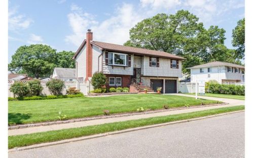329 Erie Ave, North Lindenhurst, NY 11757-3853