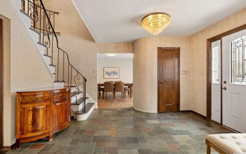 2 Tiana Pl, Huntington Station, NY 11746-5223