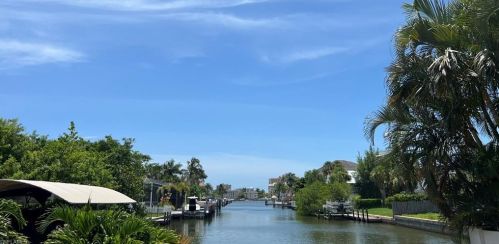 483 Oak Ave, Naples, FL 34108-2324