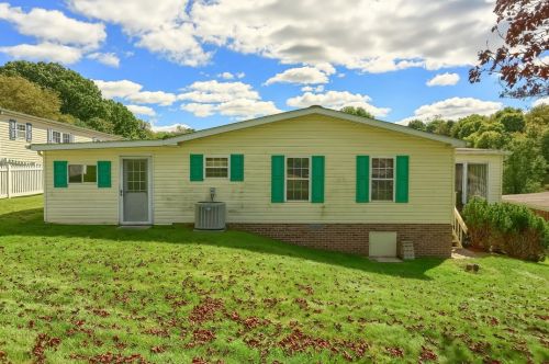 123 Rock Lake Dr, Zelienople PA  16063-8905 exterior
