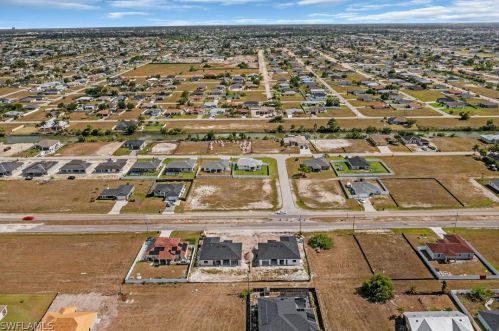 301 15th Ter, Cape Coral FL  33909-1239 exterior