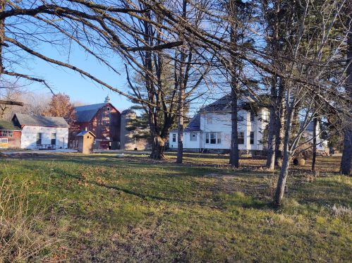 38532 Sunset Dr, Oconomowoc, WI 53066-9267