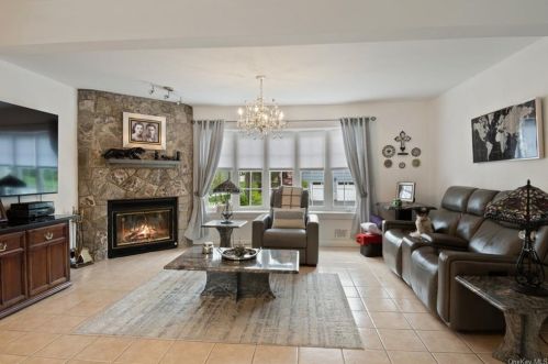 670 Secor Rd, Hartsdale NY  10530-1360 exterior