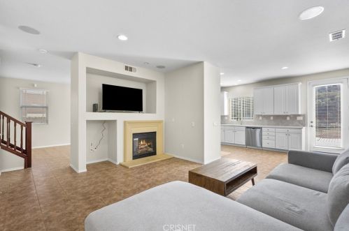 20054 Christopher Ln, Santa Clarita CA  91350-3685 exterior